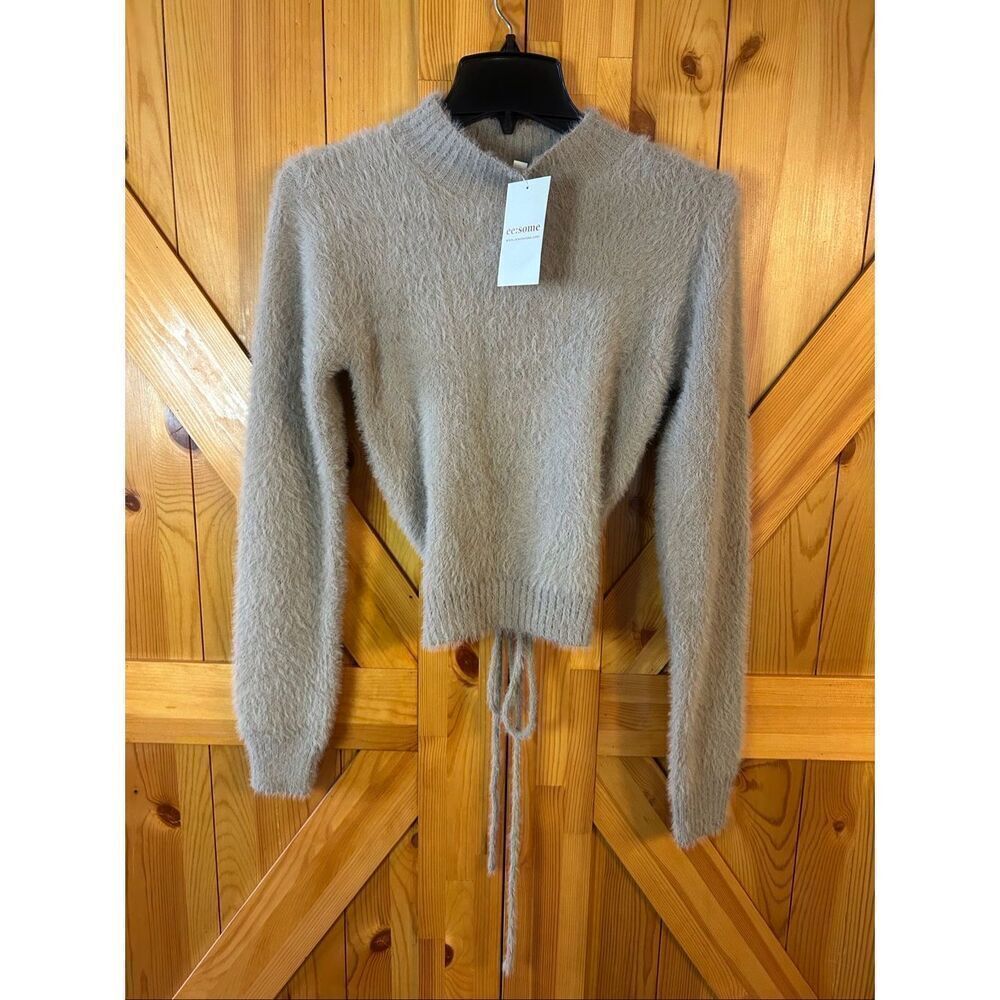 ee:some Women's Fuzzy Cropped High Low Beige Sweater NWT Size Small (5406)
